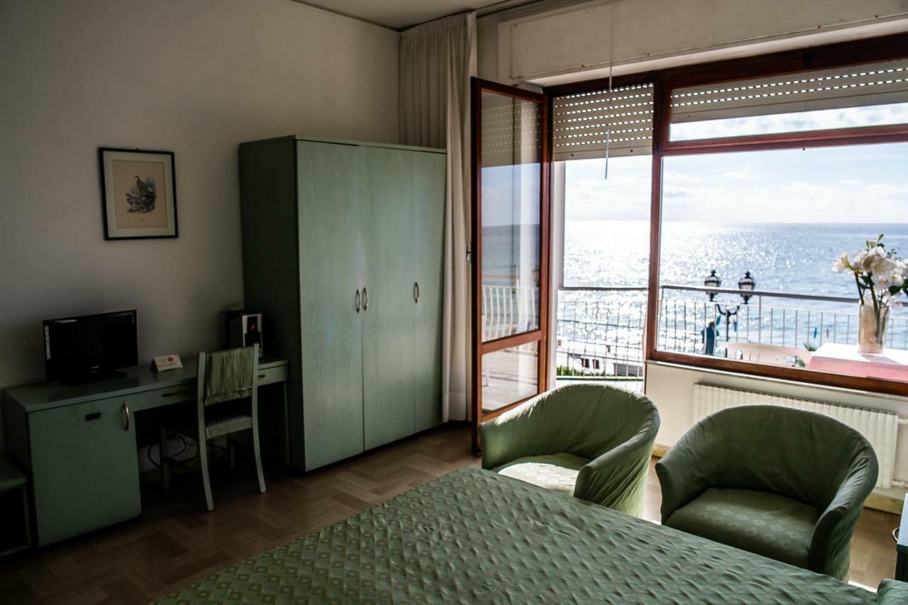 Hotel West End Alassio Exterior photo