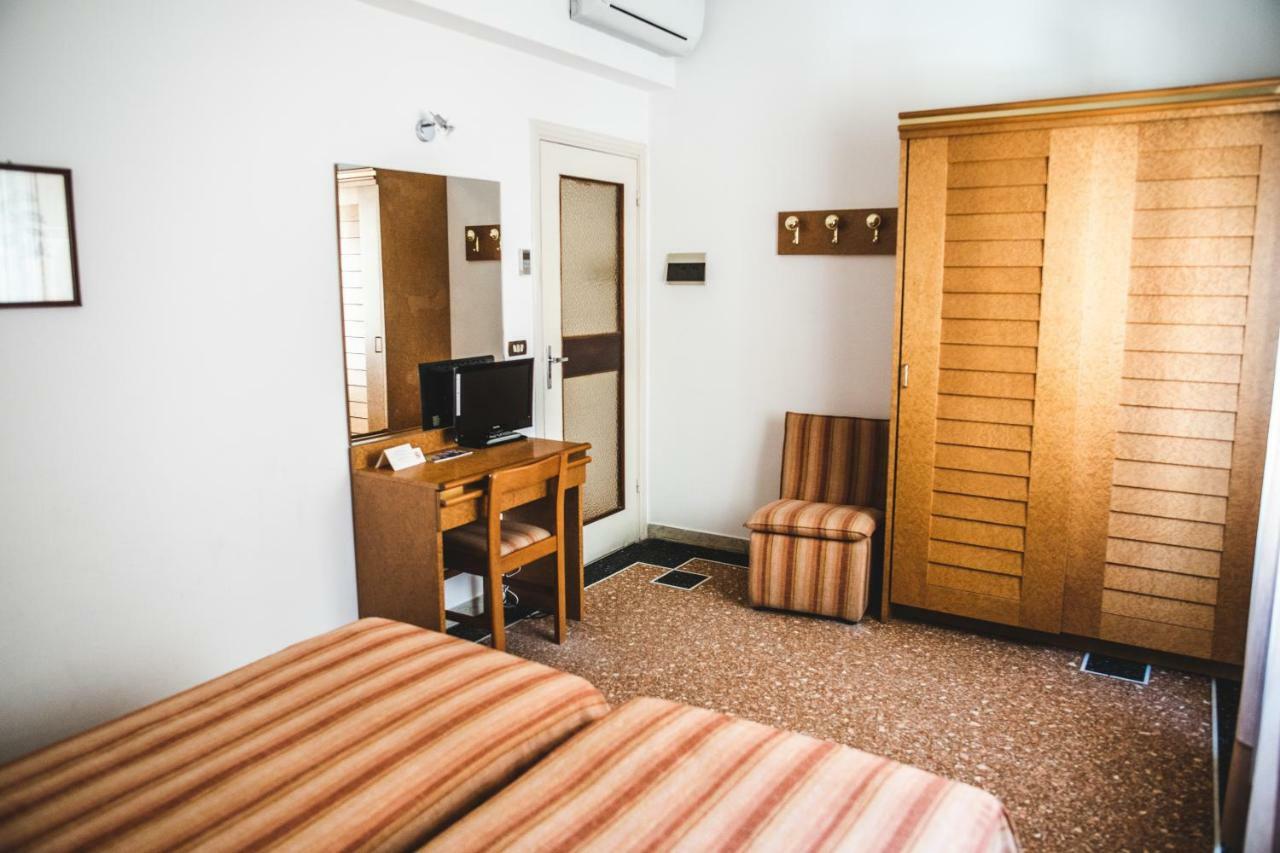 Hotel West End Alassio Exterior photo