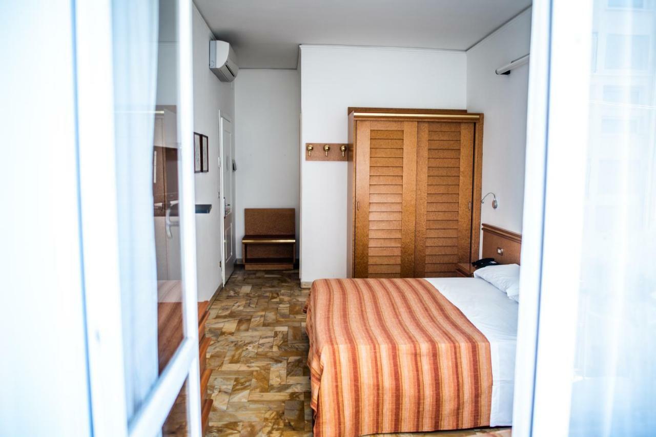 Hotel West End Alassio Exterior photo